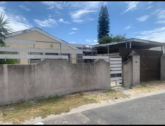 5 BEDROOM HOUSE FOR SALE IN RUSSELS REST